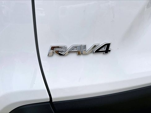 Used 2025 Toyota RAV4 XLE FWD image 10