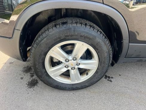 Used 2020 Chevrolet Trax LT w/ LT Convenience Package AWD/4WD image 9