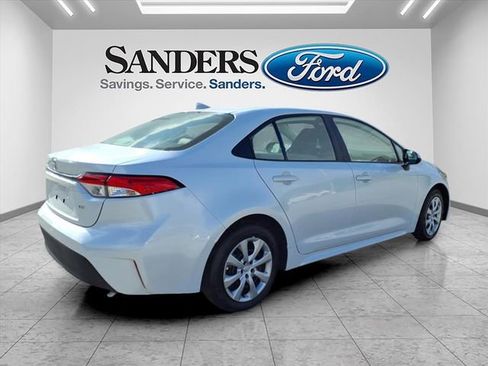 Used 2025 Toyota Corolla LE w/ Convenience Package image 2