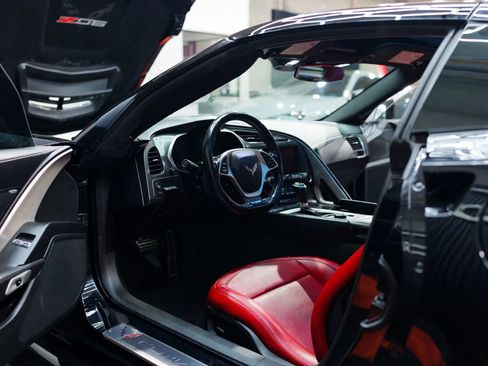 Used 2019 Chevrolet Corvette Z06 w/ Z07 Performance Package image 28