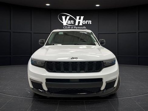 Used 2024 Jeep Grand Cherokee L Limited w/ Black Appearance Package AWD/4WD image 2