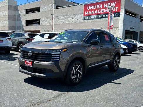 Used 2026 Nissan Kicks SV FWD image 2