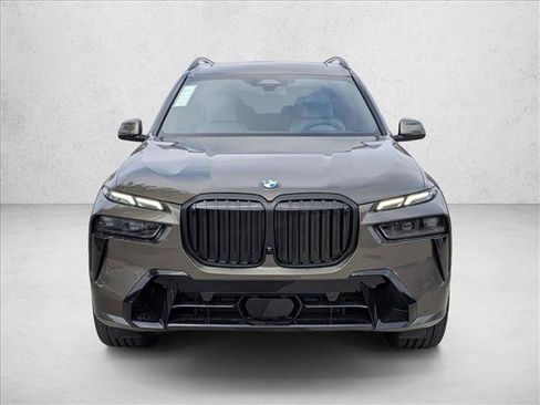Used 2026 BMW X7 xDrive40i w/ M Sport Package AWD/4WD image 3