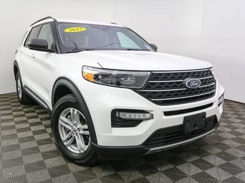 Used 2023 Ford Explorer XLT w/ Equipment Group 202A AWD/4WD image 3