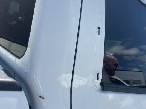Used 2023 Nissan Titan SV AWD/4WD image 32