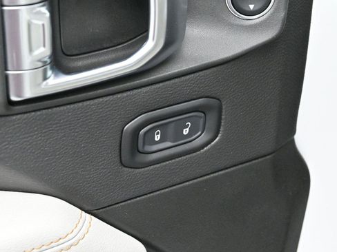 Used 2022 Jeep Gladiator Overland image 11