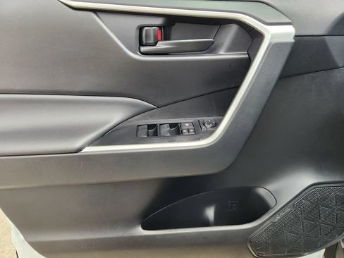 Used 2025 Toyota RAV4 LE FWD image 21