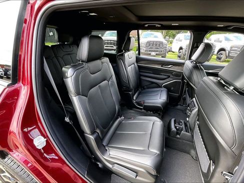 New 2026 Jeep Grand Cherokee L Limited w/ Limited Altitude Package AWD/4WD image 13