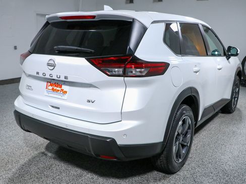 Used 2024 Nissan Rogue SV FWD image 7