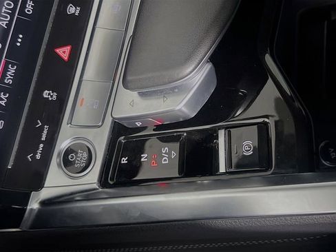 Used 2023 Audi e-tron Premium Plus w/ Premium Plus Package image 23