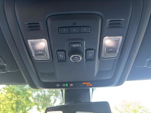Used 2021 Chevrolet Tahoe Premier AWD/4WD image 21