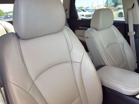 Used 2020 Buick Enclave Premium w/ Sun and Sites Package AWD/4WD image 41