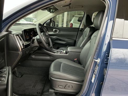 Used 2025 Kia Sorento S image 7
