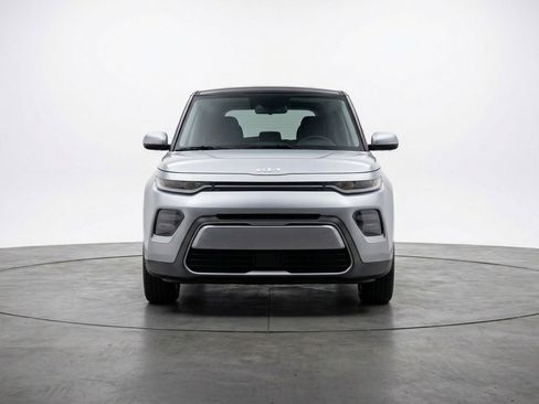 Used 2025 Kia Soul LX w/ LX Technology Package image 2