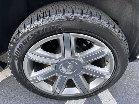 Used 2019 Cadillac Escalade ESV Premium Luxury image 31