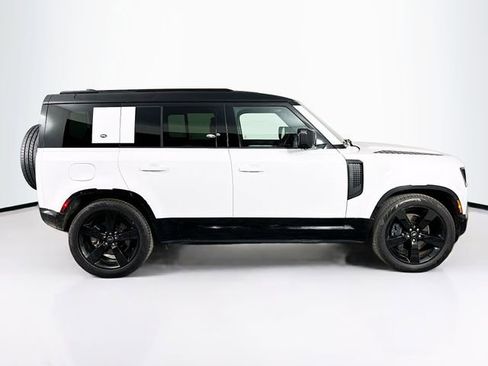 Used 2024 Land Rover Defender 110 X-Dynamic SE image 4