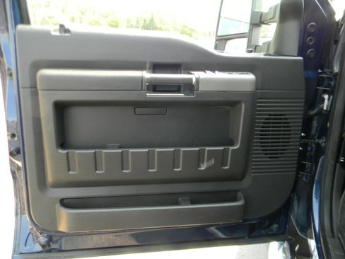 Used 2011 Ford F350 Lariat w/ Lariat Interior Pkg image 11