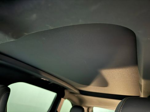 Used 2025 Lincoln Nautilus Reserve w/ Jet Appearance Package image 14