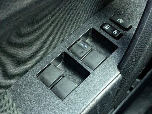 Used 2018 Toyota Corolla LE image 24