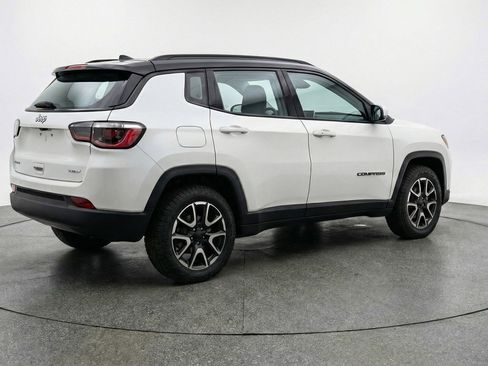 Used 2025 Jeep Compass Trailhawk AWD/4WD image 9