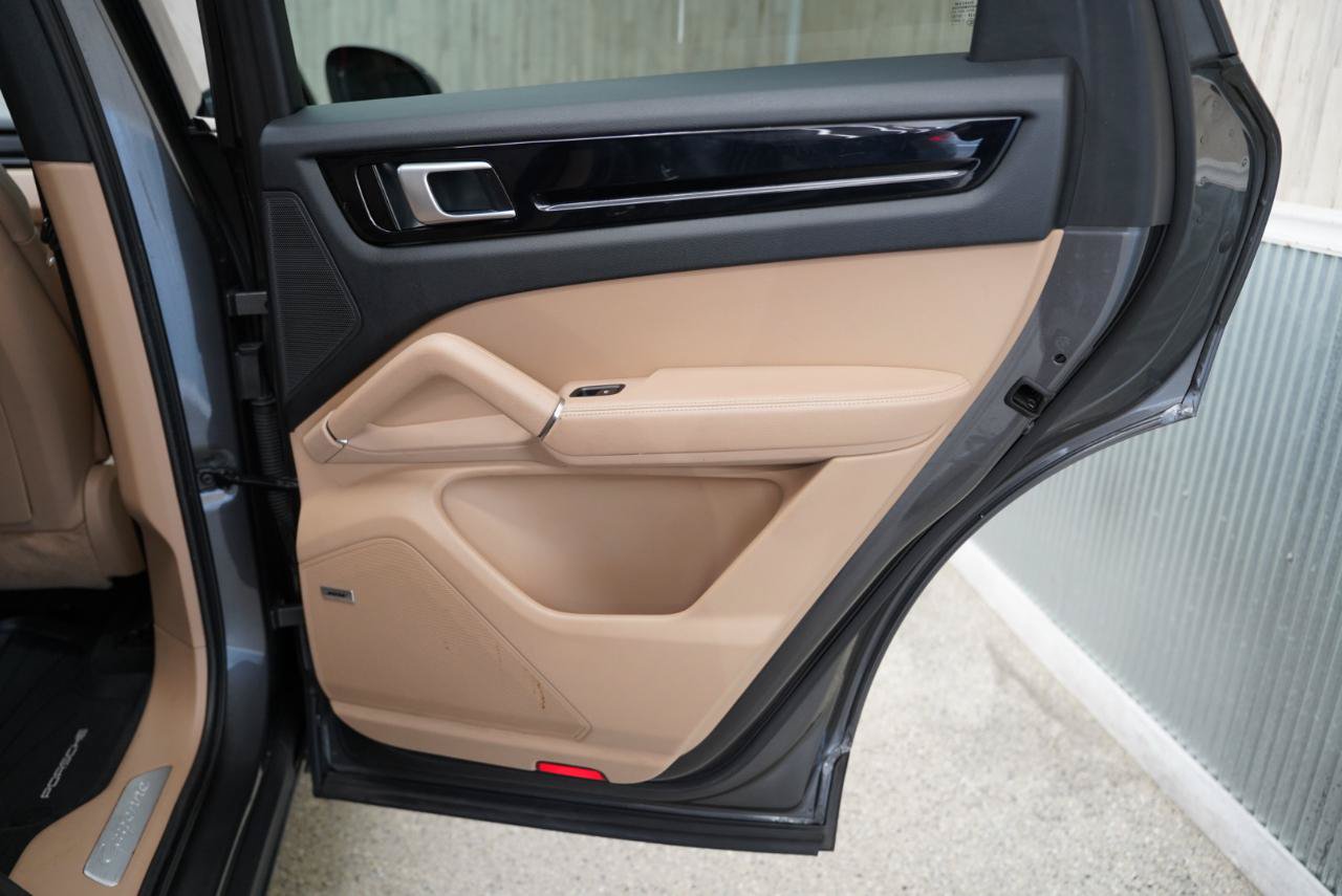 Used 2019 Porsche Cayenne AWD/4WD image 40