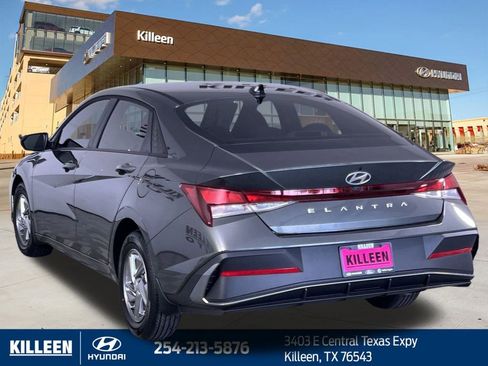 Used 2025 Hyundai Elantra SE image 6