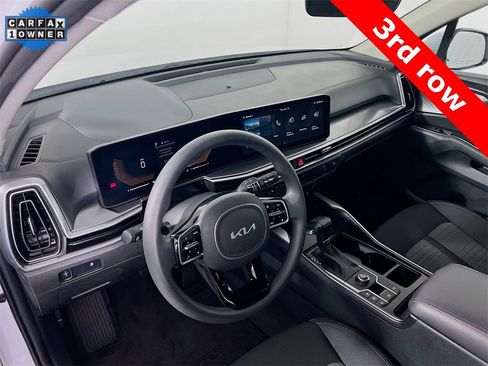 Certified 2025 Kia Sorento LX image 10