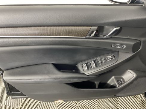 Used 2018 Honda Accord Touring image 15