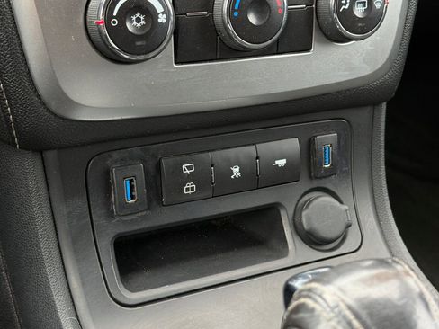 Used 2014 GMC Acadia SLE image 31