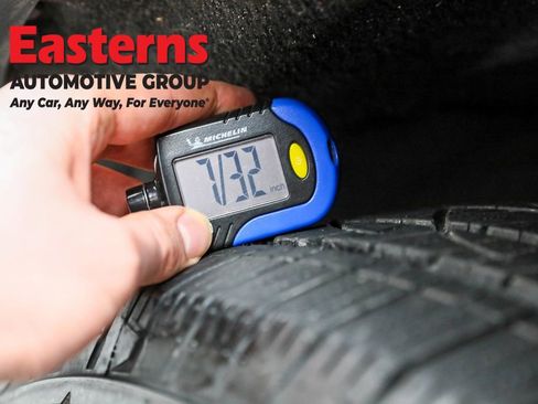 Used 2021 Ford Explorer XLT image 28