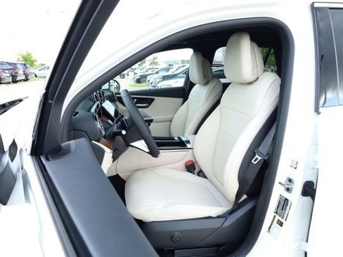 Used 2025 Mercedes-Benz GLC 300 4MATIC image 23