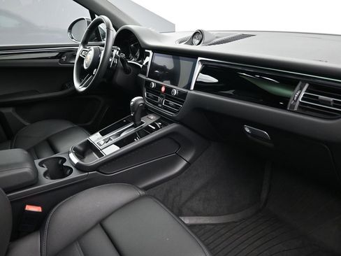 Certified 2026 Porsche Macan image 14