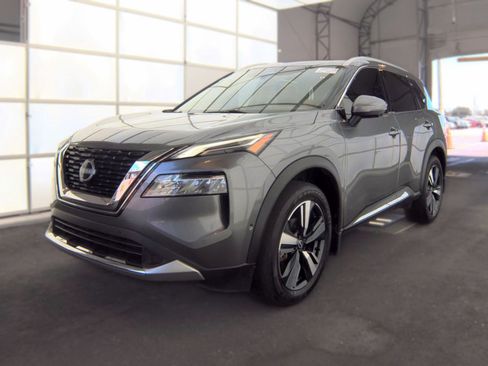 Used 2023 Nissan Rogue Platinum w/ Platinum Premium Package FWD image 3