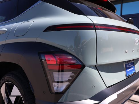 Used 2024 Hyundai Kona Limited AWD/4WD image 18