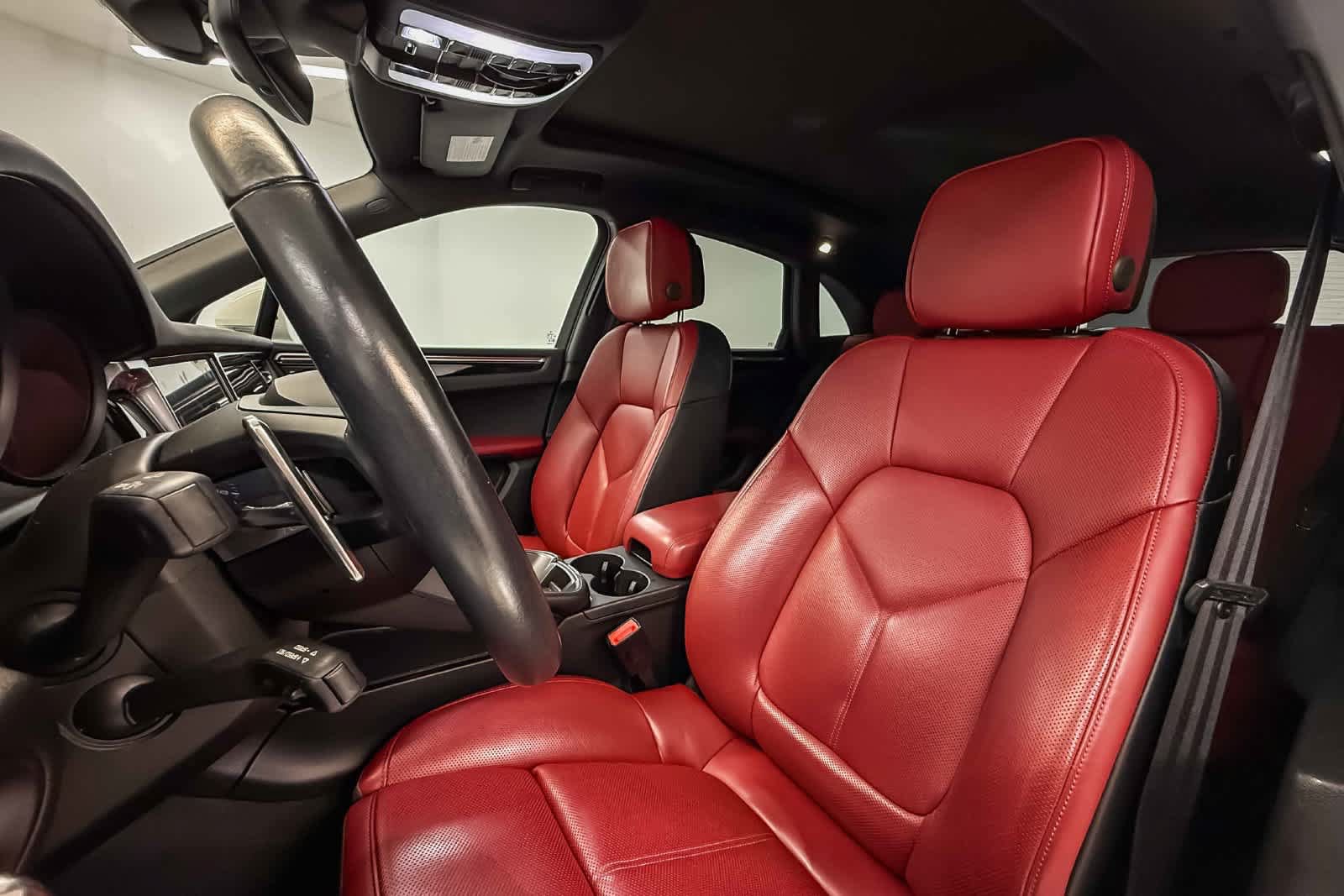 Certified 2024 Porsche Macan AWD/4WD image 5