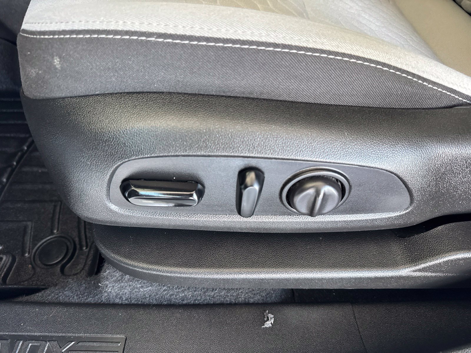 Used 2019 Chevrolet Equinox LS w/ LS Convenience Package FWD image 21