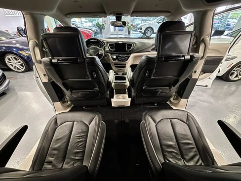 Used 2020 Chrysler Pacifica Touring-L Plus FWD image 25