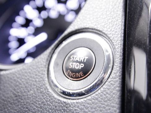 Used 2018 Nissan Rogue SV w/ Premium Package image 29