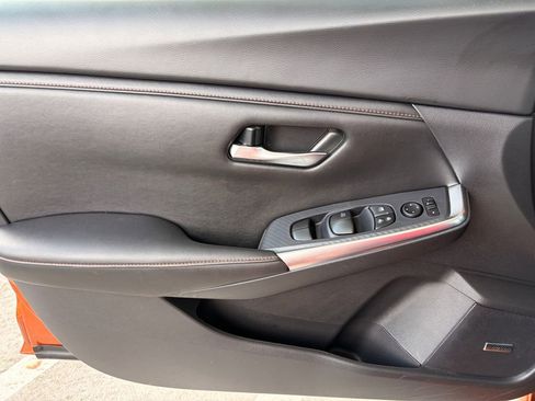 Used 2023 Nissan Sentra SR w/ SR Premium Package FWD image 30