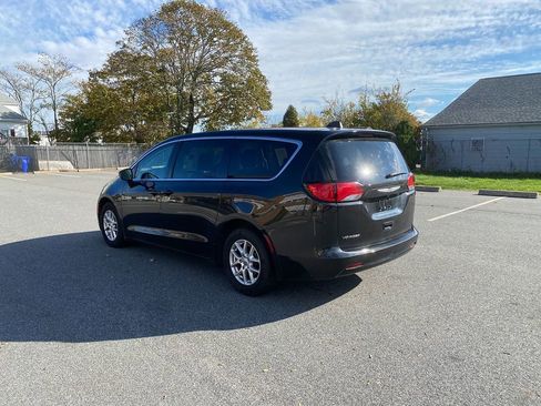 Used 2022 Chrysler Voyager LX image 8