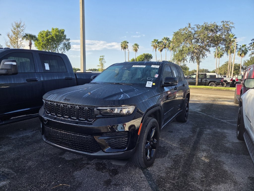 Used 2023 Jeep Grand Cherokee Altitude AWD/4WD image 55