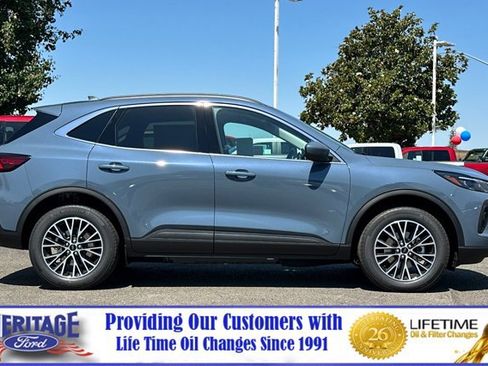 New 2025 Ford Escape SE w/ PHEV Premium Package image 3