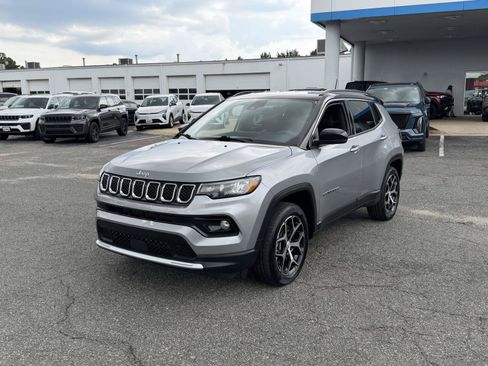 Used 2024 Jeep Compass Limited AWD/4WD image 6