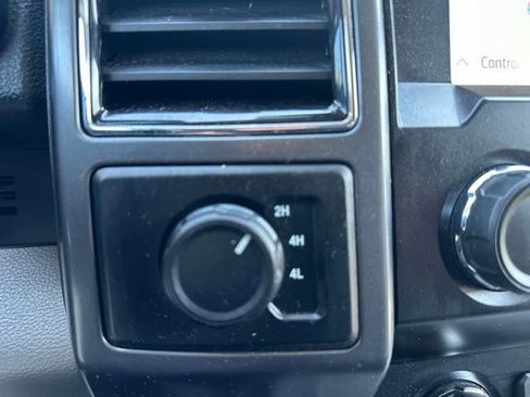 Used 2020 Ford F150 XLT w/ Equipment Group 302A Luxury AWD/4WD image 28