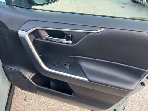 Used 2022 Toyota RAV4 XLE image 23