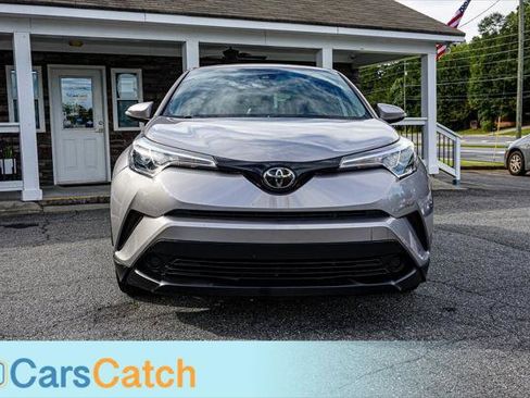 Used 2019 Toyota C-HR XLE image 3