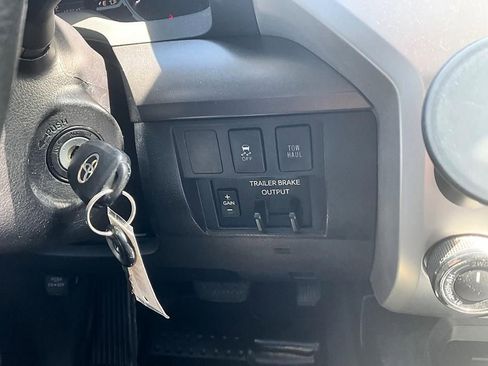 Used 2018 Toyota Tundra SR5 w/ SR5 Upgrade Package AWD/4WD image 18