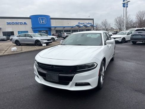 Used 2022 Dodge Charger SXT image 2