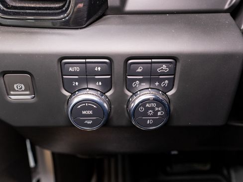 Used 2023 GMC Sierra 1500 AT4 image 31