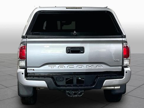 Used 2020 Toyota Tacoma TRD Sport w/ Technology Package AWD/4WD image 5